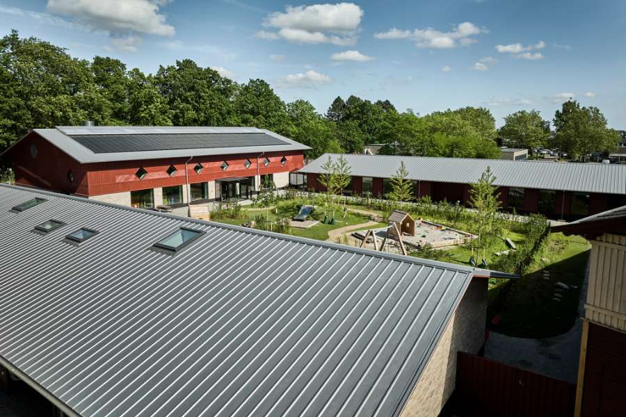 Danmarks første CO2-neutrale børnehave beklædt med stålprofiler, Børnehuset Grønnegården, Transformervej 3, 2860 Søborg